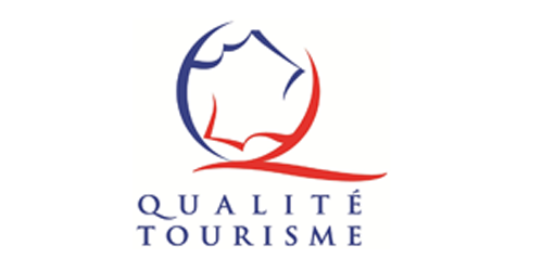 Logo of qualite tourisme, showing the quality of our comfy and premium limousine service